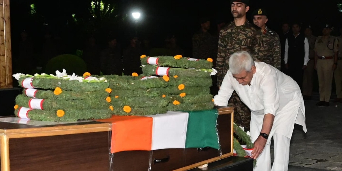 Lieutenant Governor Shri Manoj Sinha laid wreath and paid homage to Hav Dipak Kumar Yadav and LNk Parveen Sharma,