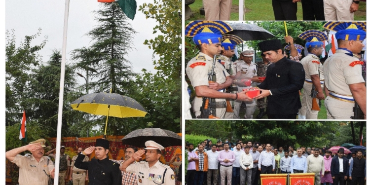 Div Com Kashmir hoists National Flag at Office Premises; extends best wishes to people on Independence Day