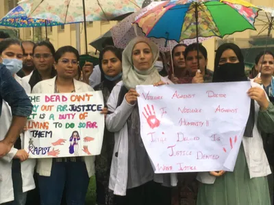 GMC Srinagar doctors, students protest in solidarity with the slain Kolkata doctor