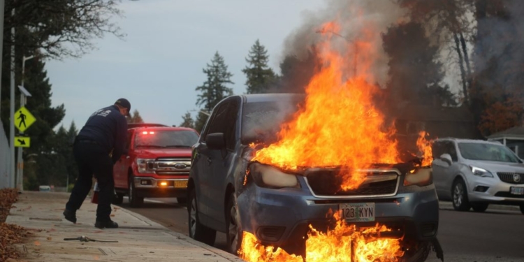 8 Cars catches fire in…