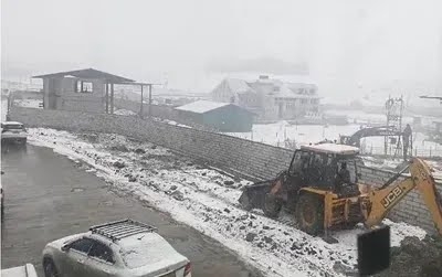 Fresh snowfall in higher reaches of Kashmir, night temperature settles above freezing point
