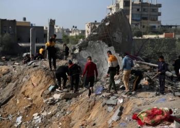 Israeli attacks kill 95 in Gaza, 6 medics among 45 killed in Lebanon