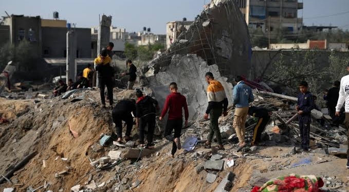 Israeli attacks kill 95 in Gaza, 6 medics among 45 killed in Lebanon