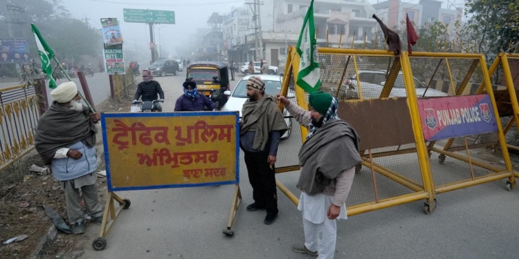 Punjab bandh: Farmers block roads at many places, traffic hit