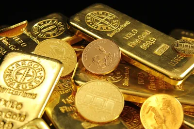 Gold falls Rs 100 to Rs 78,600 per 10 gm; silver jumps Rs 500