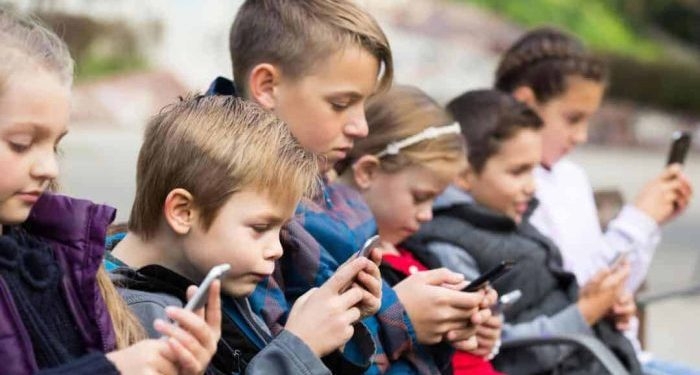 Restriction of social media platforms for underage children