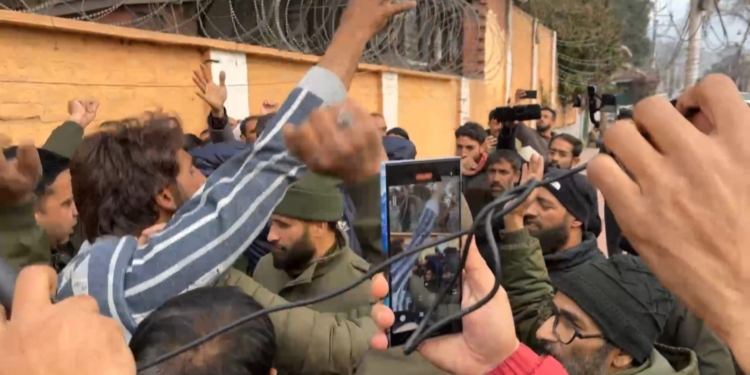 Wildlife Department Casual Labourers Protest in Srinagar, Demand Regularization