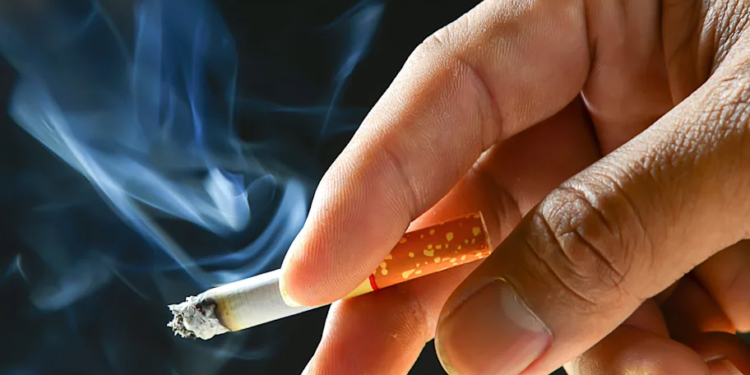 Srinagar Police Launches Anti-Smoking Drive in Lal Chowk, Fines Rs 200 for Public Smoking