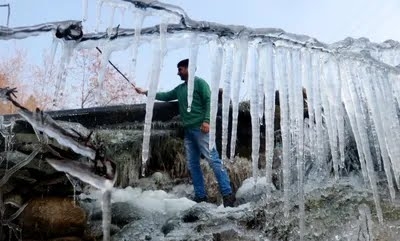Intense cold wave sweeps J&K; Zojila coldest at minus 30 degrees Celsius