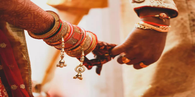 J&K Woman Leaves Husband, Marries UP Man She Met on Facebook