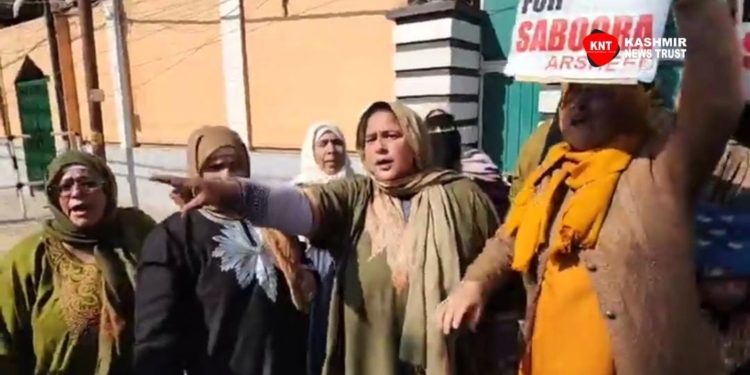 Family of Deceased Medical Student Protests Outside CM’s Residence, Demands Action Against ‘Erring’ Medical Staff