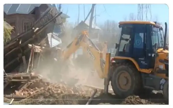 Authorities in Anantnag demolish ‘illegally’ constructed house of ‘terrorist handler’