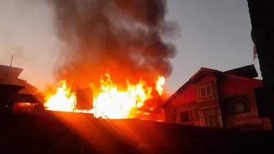 Massive Fire Engulfs Over Five Houses In Srinagar Shaharbeen Times