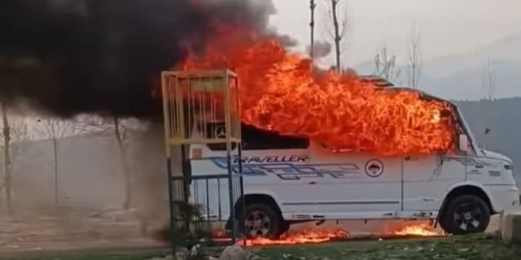Tempo Catches Fire in Tangmarg; No Injuries Reported