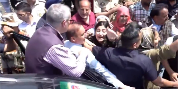 Ramban Locals Stop Chief Minister’s Vehicle, Omar Abdullah Listens to Grievances, Assures Relief Measures