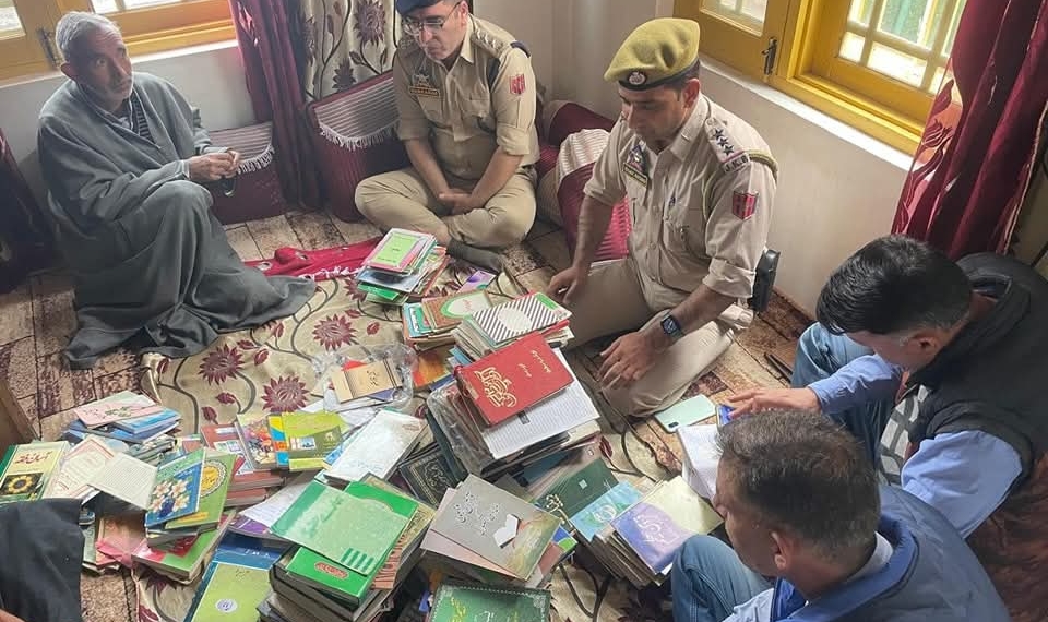 Sopore Police Conducts Search at Residence of Jamaat-e-Islami Linked Individual..