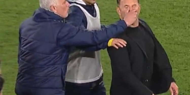 Jose Mourinho Grabs Galatasaray Coach’s Face After Losing Istanbul Derby