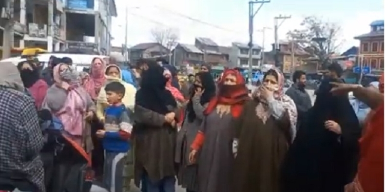 Female Protesters in Budgam’s Labertal Snatch Smart Meters, Demand Reliable Power First