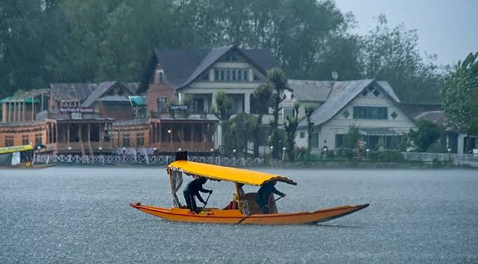 Boat capsize Body of missing youth recovered from Dal Lake