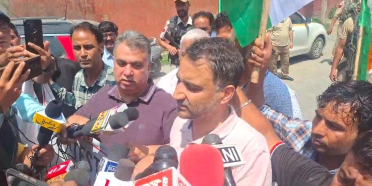 Mawa Leads Protest in Srinagar, Seeks Blanket Ban on Liquor Sales