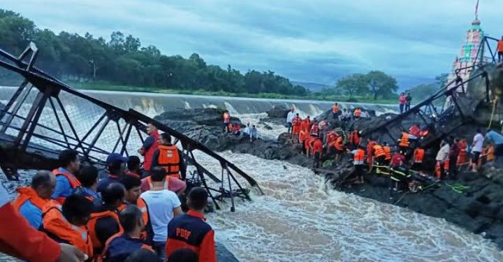4 killed as unsafe bridge collapse at…..
