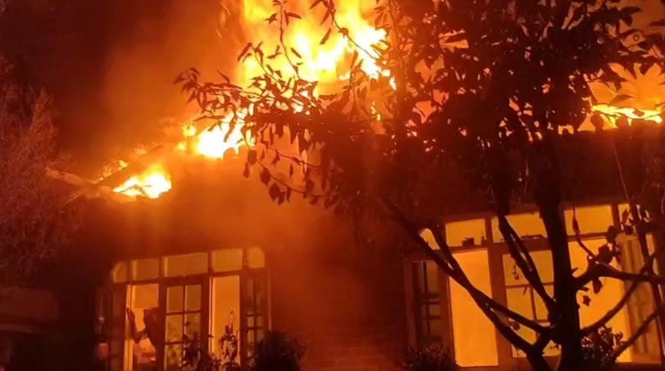Fire Destroys Home of Seven in Central Kashmir’s…..