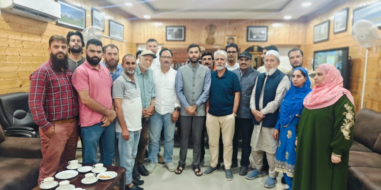 Daily Newspapers’ Delegation Meets Director Information; Director Assures Resolution of Issues, Quality Journalism Encouraged…