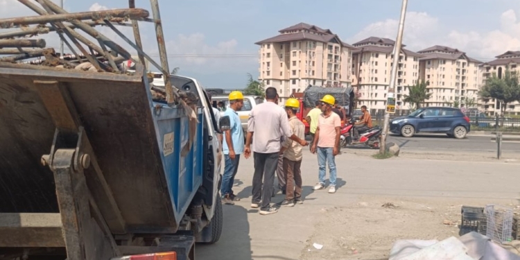 SMC Cracks Down on Encroachments Outside JVC and Children’s Hospital Bemina