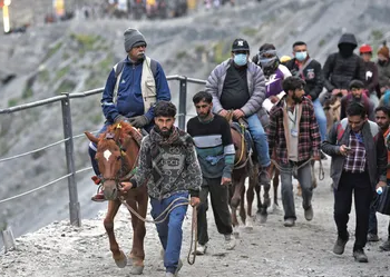Amarnath Yatra resumes after day-long suspension