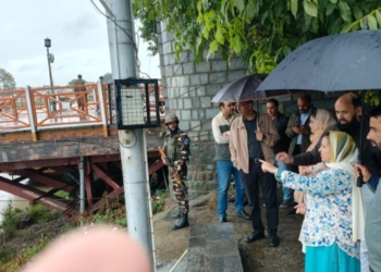 Minister Sakeena Itoo, Advisor Nasir Aslam Wani review flood preparedness in Srinagar
