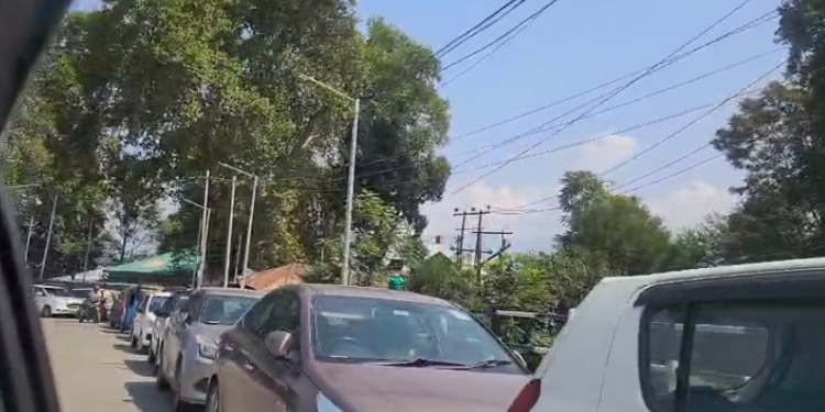 Tenkipora bridge road outside DC office Srinagar turns into parking zone