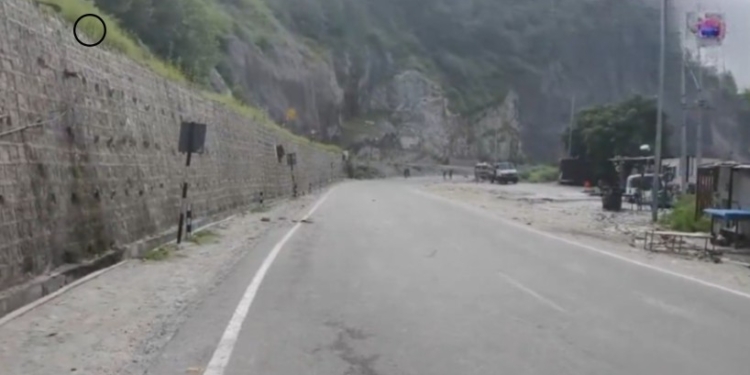 Petrol pumps dry, rising prices in Valley as heavy vehicles barred on Srinagar-Jammu Highway