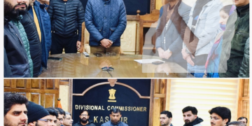 Divisional Commissioner Kashmir Pays Tributes to Mahatma Gandhi on Martyrs’ Day