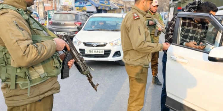 Srinagar Police intensifies Security, tightens Checking across City ahead of Republic Day