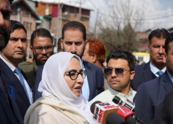 Massive Eid Congregation at Hazratbal; People Applaud Waqf Board Arrangements