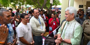 LG Reviews Amarnath Yatra Facilities: Pilgrim Services Top Priority