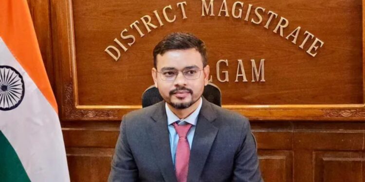 DC Kulgam Holds Outreach Programme at Frisal