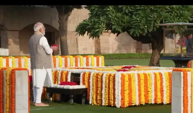 PM Modi pays homage to Mahatma Gandhi on birth anniversary