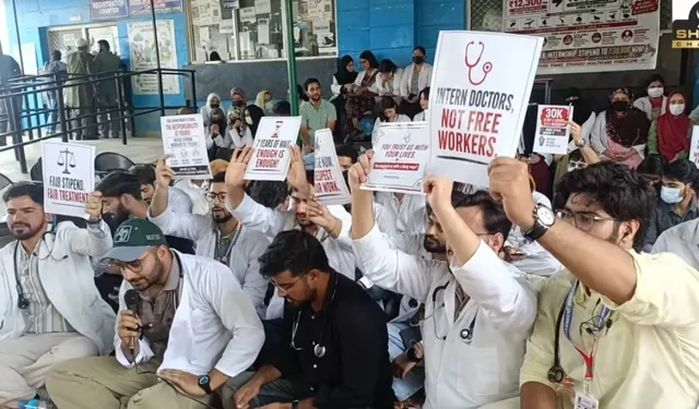 Govt hikes monthly stipend for MBBS, BDS interns to Rs 25,000